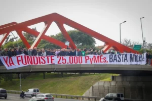 protesta-contra-Milei-por-cierre-de-pymes-Gral-Paz